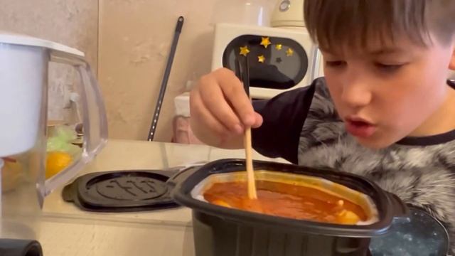 Саморазогревающаяся лапшичка с настоящим мясом. Пробую китайскую лапшу hi hotpot. смотреть онлайн
