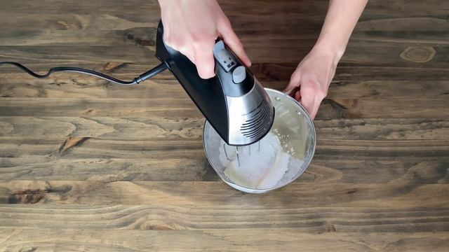 КРЕМ - ЧИЗ НА СЛИВКАХ. СЛИВОЧНО - СЫРНЫЙ КРЕМ ДЛЯ ПРОСЛОЙКИ ТОРТА. смотреть онлайн