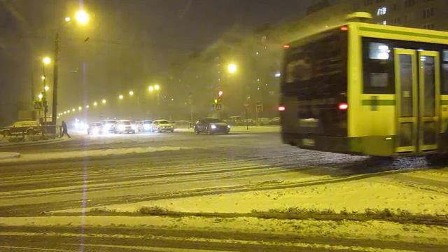 Сильный снег с метелью в Санкт-Петербурге 13.04.2017 смотреть онлайн