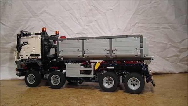LEGO Technic Arocs Hook Lift Truck смотреть онлайн