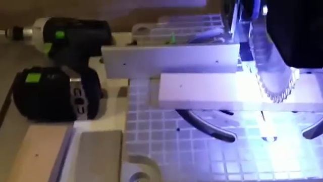 Торцовочно-усовочная пила Festool SYMMETRIC SYM 70 E смотреть онлайн