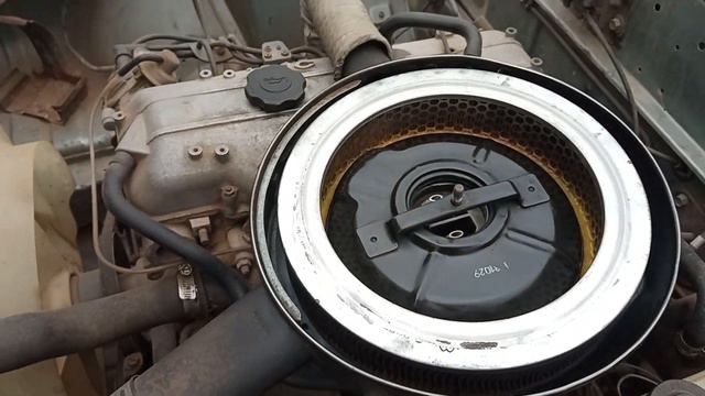 Mazda 929 Station, año 1989, con un poco de bencina en el carburador se hace andar el motor. смотреть онлайн