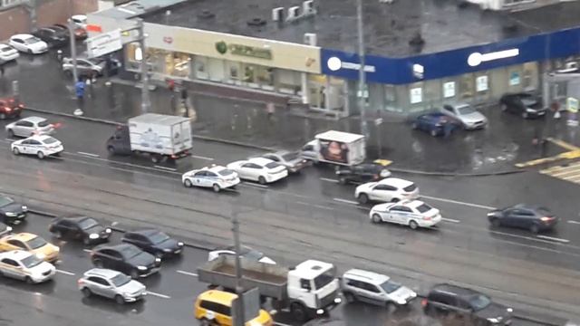 Большой кортеж у метро Сокольники,Русаковская улица смотреть онлайн