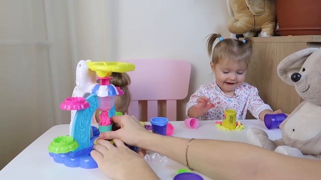 Невероятный пластилин PLAY-DOH.СОЗДАЙ ЛЮБИМОЕ МОРОЖЕНОЕ вместе с нами. Поделки из пластилина Плей Д смотреть онлайн