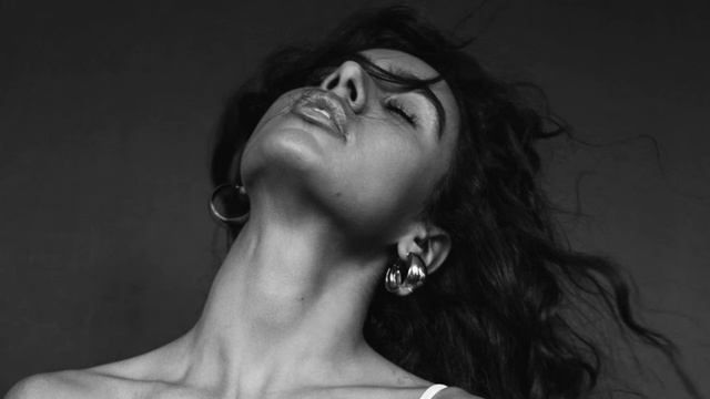 Mustafa Guney Feat Sinem - Who Are You Deep İnside смотреть онлайн