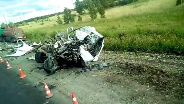 "Газель" с южноуральцем расплющило после наезда бензовоза смотреть онлайн