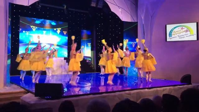 Казахский танец домбыра [народный ансамбль Арай] смотреть онлайн