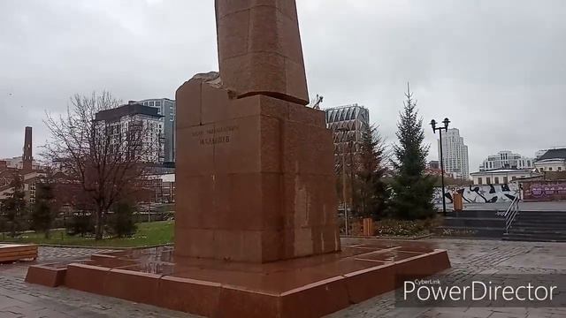 Как работает скульптура в городской среде, или как испоганить хорошую скульптуру стеклянным сараем смотреть онлайн