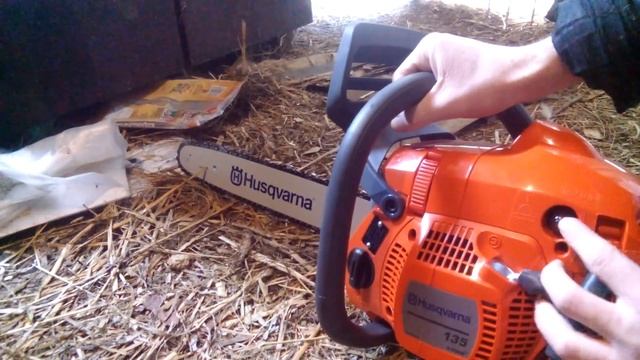 первый запуск пилы Husqvarna 135 смотреть онлайн