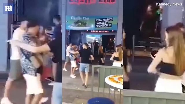Short MMA Fighter vs 2 Tall Guys смотреть онлайн