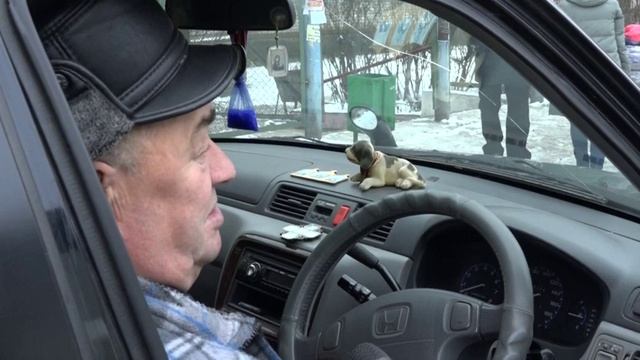 Утренний тетрис из машин у центральной районной больницы и детских садов смотреть онлайн