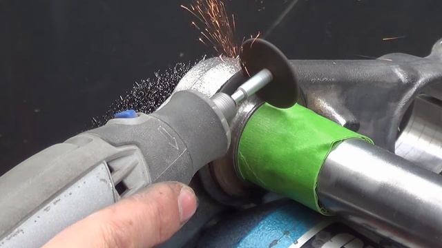 Kawasaki ER 500 - Episode 31 - Removing the bearing race смотреть онлайн