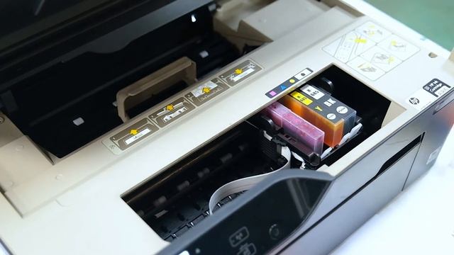 The operation of install compatible ink cartridges of HP 685 series смотреть онлайн