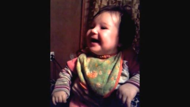 Ооочень заразительный смех 3-х месячной девочки))) смотреть онлайн