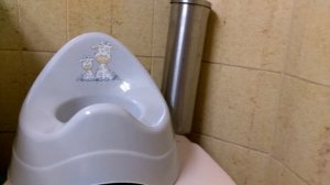 В ТУАЛЕТЕ МЫ СИДИМ НОРМАЛЬНО, ТАКЖЕ КАК И ВЫ-НА УНИТАЗЕ...