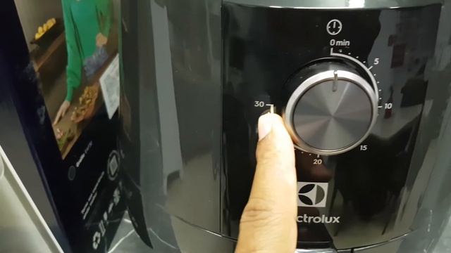 AirFryer Electrolux Grand 4L Cinza Efficient por Rita Lobo (EAF30) смотреть онлайн