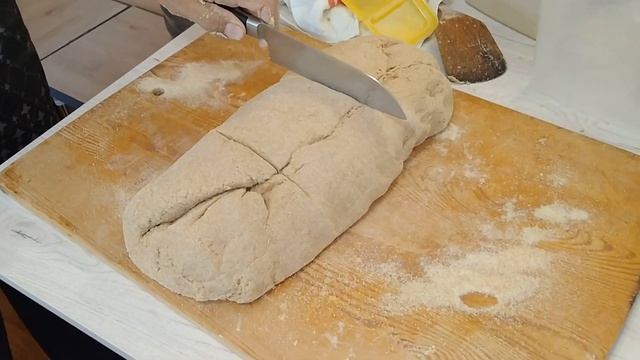 Хлеб на закваске, из цельнозерновой муки. смотреть онлайн