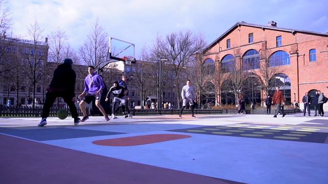 Дядюшка Рассел играет в стритбол | Open season 2022 смотреть онлайн