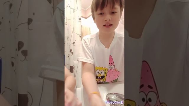 Моем руки 100 раз.