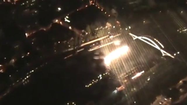 Панорама Парижа с высоты Эйфелевой Башни ночью смотреть онлайн