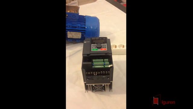 Cómo conectar un variador de frecuencia a un motor trifásico смотреть онлайн