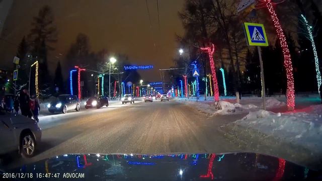 Разноцветные деревья среди зимы. смотреть онлайн