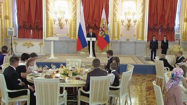 Разговоры о важном 8-11 класс и СПО (21 ноября). Классный час на день матери смотреть онлайн