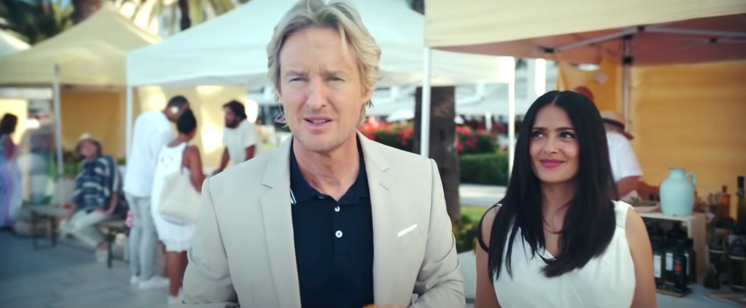 Он обнаруживает, что бедная жизнь в 21 веке - это иллюзия, созданная богатыми людьми из прошлого