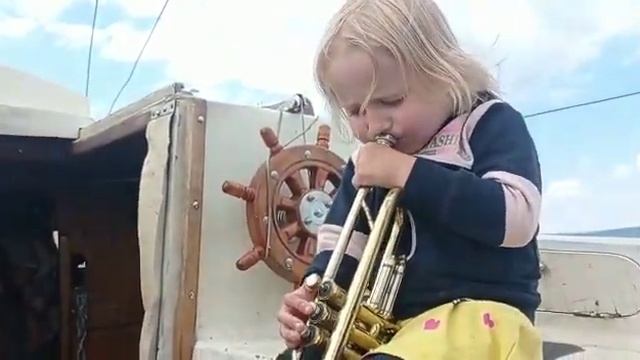 Если в кадре есть труба, то Наташка обязательно сыграет! смотреть онлайн