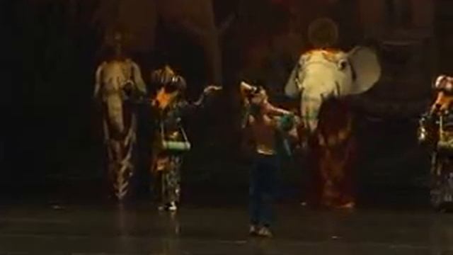 Парень на заднем плане смотреть онлайн