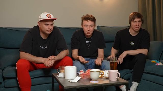 СКОЛЬКО тратит Федос В МЕСЯЦ??? / острые вопросы с Федосом и Дыбой смотреть онлайн