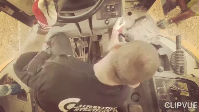 Ремонт CAT 428F смотреть онлайн