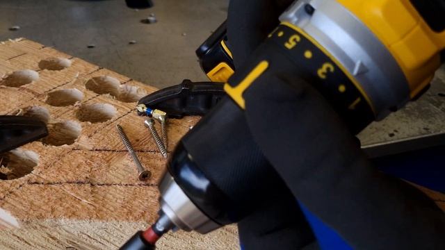 Dewalt DCD 790  Zo Silou 60 Nm. Chceš Vedieť Aká Je Lacná 18V XR Kompaktná Vŕtačka?