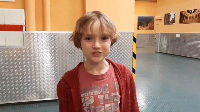 Даниил Муравьев-Изотов поздравляет с 8 марта смотреть онлайн