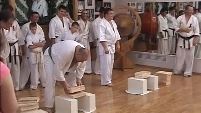 2007-VII(июль)-27 - Хабаровск - Тренировка памяти сосая Масутацу Оямы с ветеранами ИКО и ИКО1 смотреть онлайн