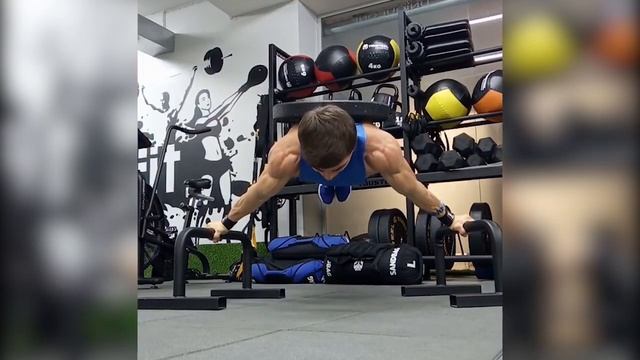 ОЧЕНЬ КРУТЫЕ ЭЛЕМЕНТЫ от Kurban Gasanov Street Workout смотреть онлайн