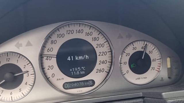 Mercedes E500 4 Matic V8 5.0 0-100 Km/h W211