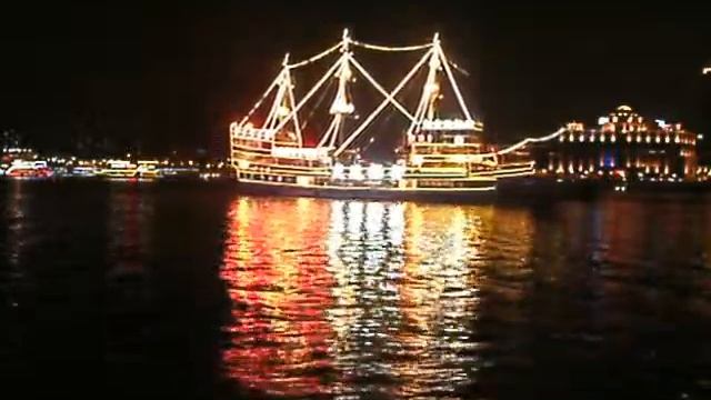 Вечерняя набережная в Шанхае, Китай смотреть онлайн