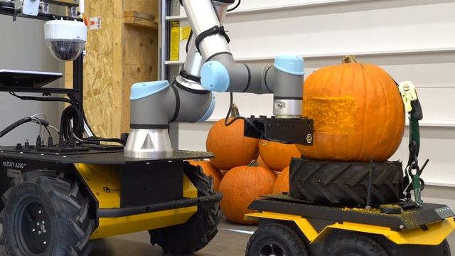 Robot Pumpkin Carving | Husky UGV and Universal Robots UR5e Cobot смотреть онлайн