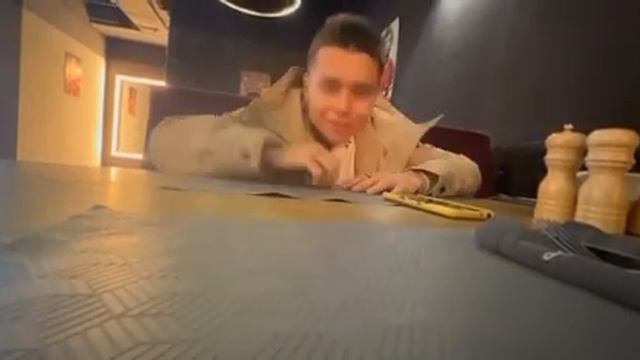 КТО НАЙДЁТ МЕНЯ В АВЕНТУРЕ ПОЛУЧИТ… смотреть онлайн