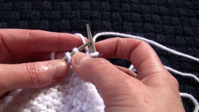 Интересный узор спицами 