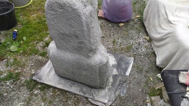 Каменное лицо, истукан Моаи . Из бетона... смотреть онлайн