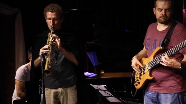Евгений Побожий и Давид Сагамонянц - фрагменты выступления в джаз клубе Эссе смотреть онлайн