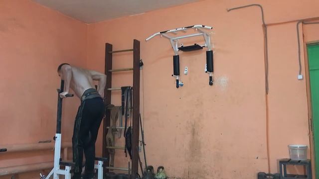 ПАРИ на 1000$ Дениса Семенихина. Комплекс за 10 минут 40 подтягиваний, 40 брусья смотреть онлайн