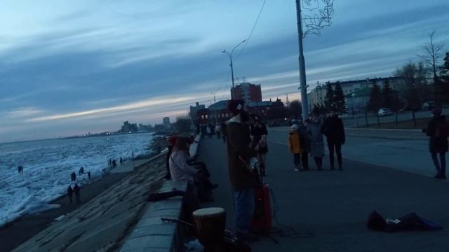 Егор Летов ожил и поёт в городе Томске. Луч солнца золотого. смотреть онлайн