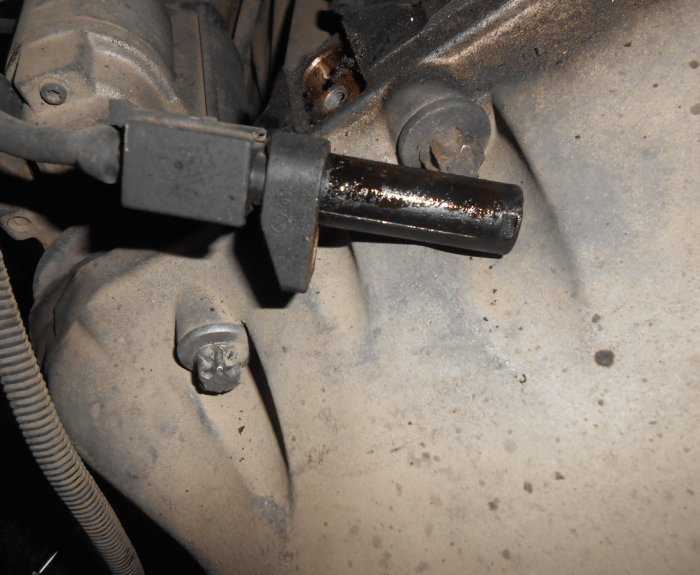 Где находится датчик коленвала ДПКВ? На автомобилях ВАЗ