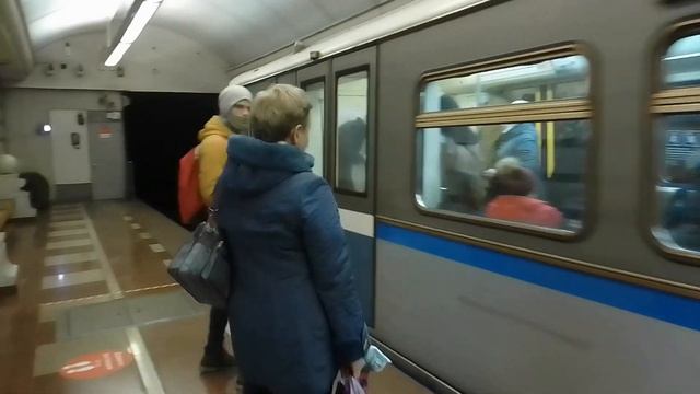 СОВМЕЩЁННАЯ СТАНЦИЯ МЕТРО "ПАРК ПОБЕДЫ", САМАЯ ГЛУБОКАЯ В МОСКВЕ. смотреть онлайн