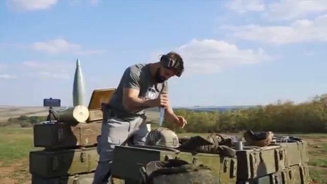 В сети распространяют видео, где ножом разрезают шлем 6б47, проверил , это не правда. смотреть онлайн