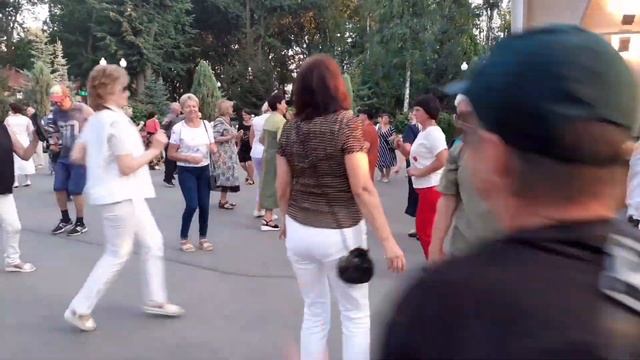 НА БЕРЕГУ ЧУ Я ТЕБЯ ИЩУ! ТАНЦЫ В ПАРКЕ ГОРЬКОГО ХАРЬКОВ 2021 смотреть онлайн