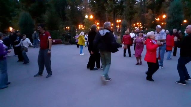 КОБИТА!???/СУПЕР ТАНЦЫ В ПАРКЕ ГОРЬКОГО ХАРЬКОВ ОКТЯБРЬ 2020 смотреть онлайн